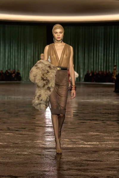 Look 29